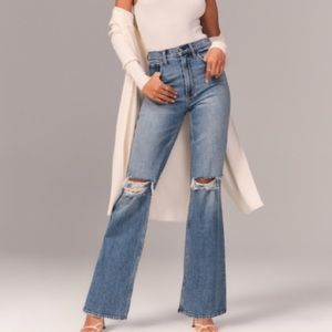 NWT Abercrombie Ultra High Rise 90’s Relaxed Jeans
